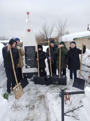 Шефство над памятниками и обелисками